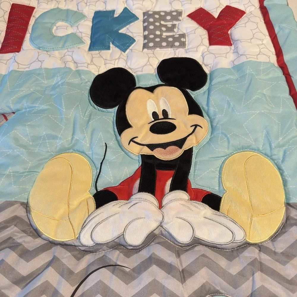 Disney Mickey Mouse and Pluto baby quilted comforter 31.5